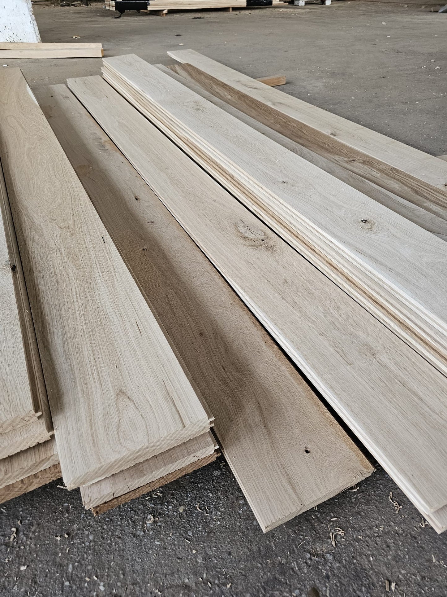 Kiln dried Oak Flooring - Available 10 / 12.5 / 15 / 18 / 20 cm wide